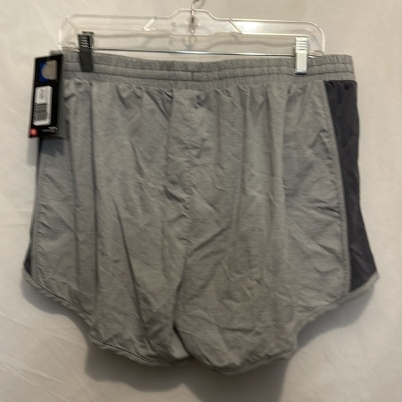 XL Under Armor Heatgear Grey & Charcoal Shorts - Picture 6 of 8